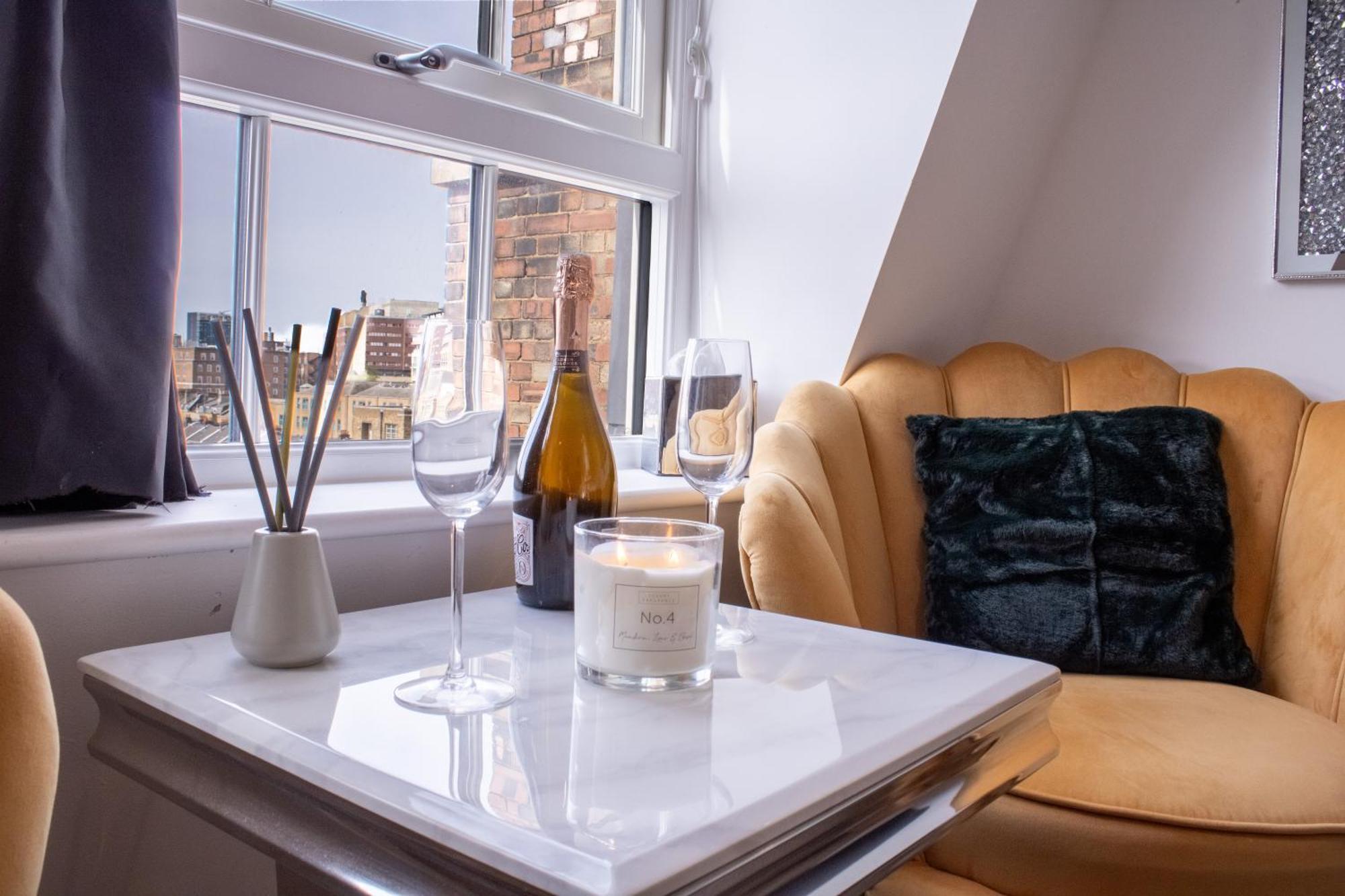 Luxurious 1-Bedroom Penthouse In Marble Arch 71 Londen Buitenkant foto